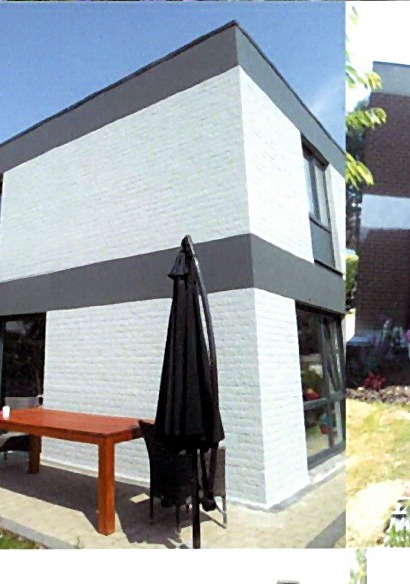 Façade rénovée, enduit et menuiseries