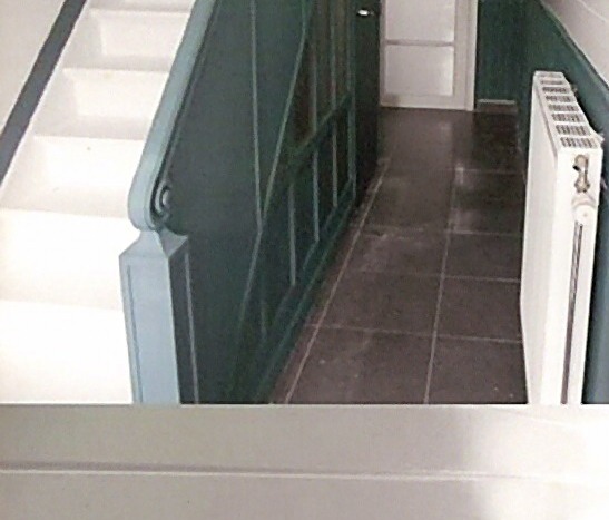 Cage d'escalier repeinte par ProxiMaison Services